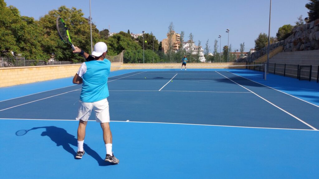 Club de Tenis Sohail Fuengirola Jugar al tenis